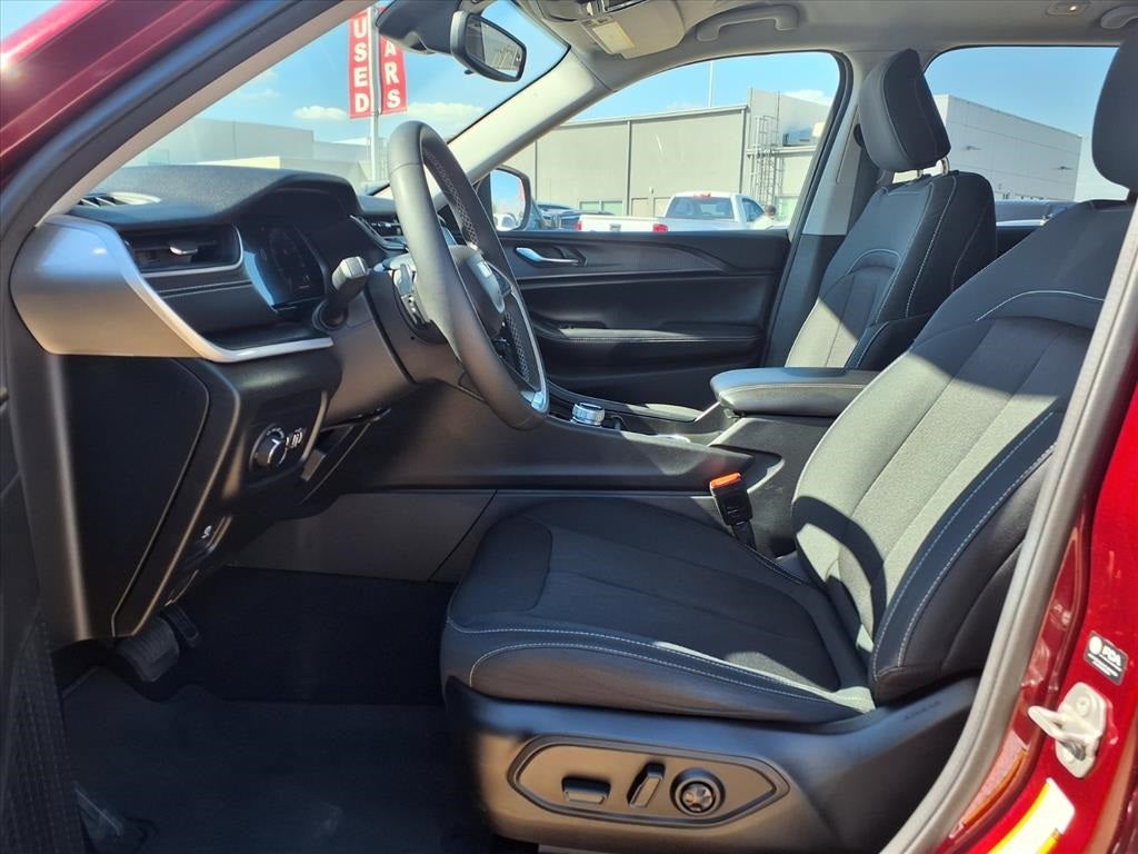 2024 Jeep Grand Cherokee Laredo APPLE CARPLAY & ANDROID AUTO