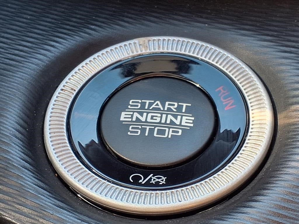 2024 Jeep Grand Cherokee Laredo APPLE CARPLAY & ANDROID AUTO