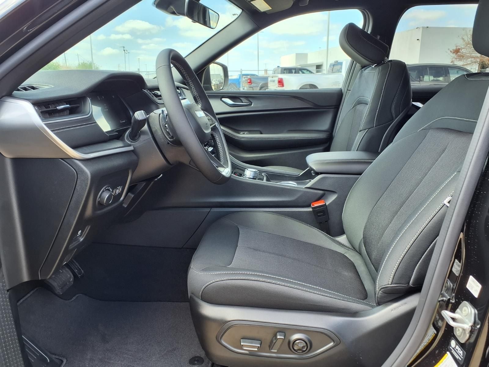 2026 Jeep Grand Cherokee Laredo