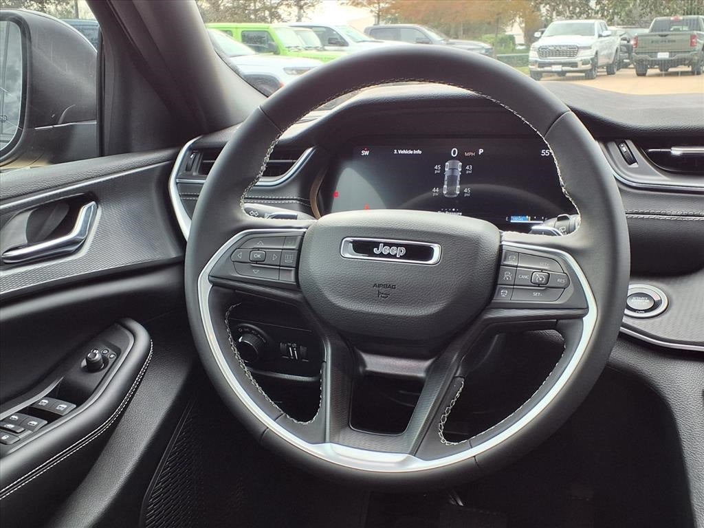 2025 Jeep Grand Cherokee Laredo