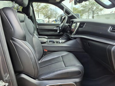 2024 Jeep Wagoneer L Series II BLIND-SPOT & PARKSENSE­®