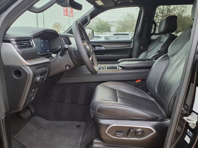 2024 Jeep Wagoneer Series II 2ND-ROW SEATING GROUP