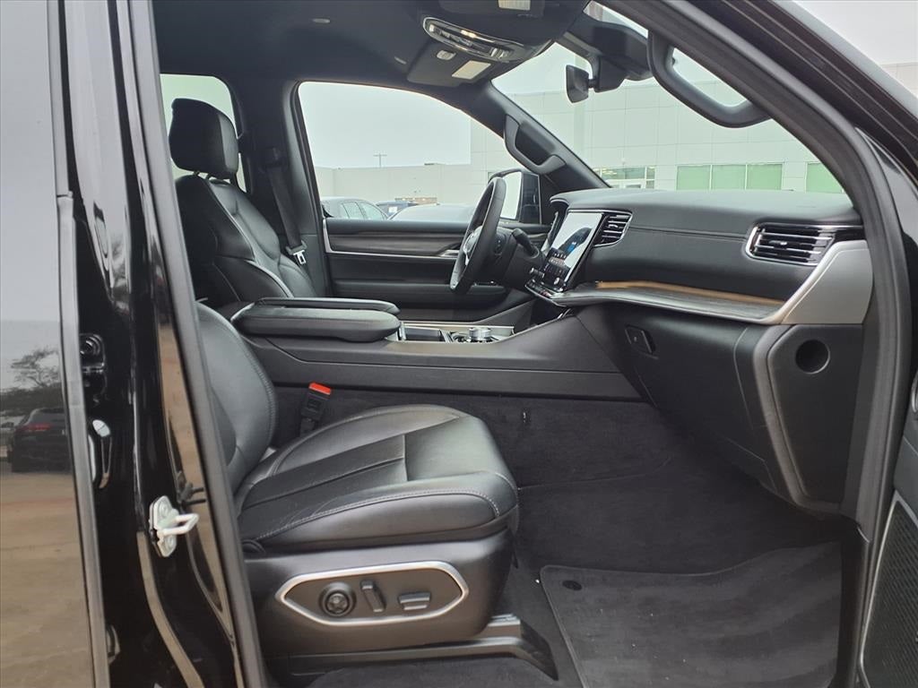 2024 Jeep Wagoneer Series II 2ND-ROW SEATING GROUP