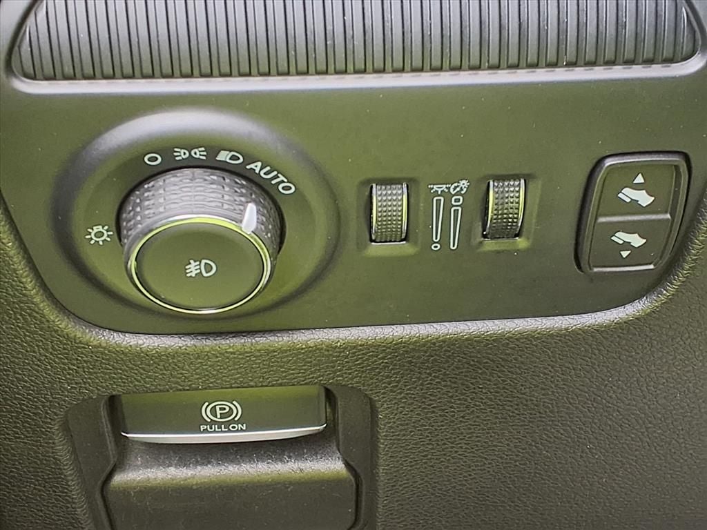 2024 Jeep Wagoneer Series II PARKSENSE® & BLIND-SPOT