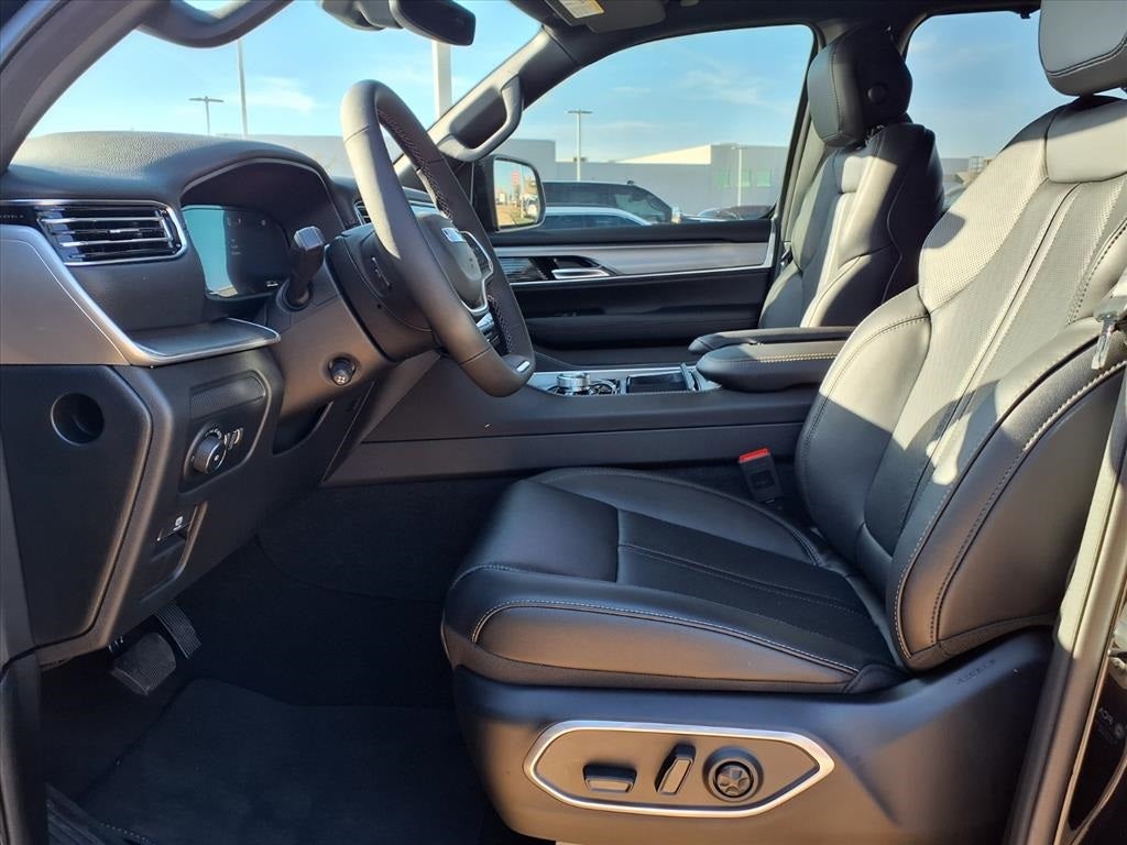 2025 Jeep Wagoneer Base