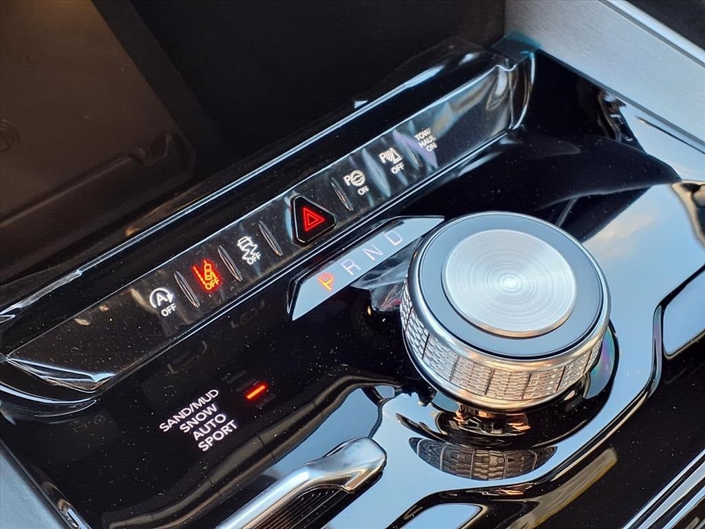 2025 Jeep Wagoneer Base