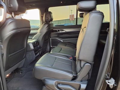 2025 Jeep Wagoneer Base