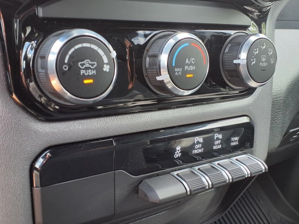 2025 RAM RAM 1500 Big Horn/Lone Star 4X4