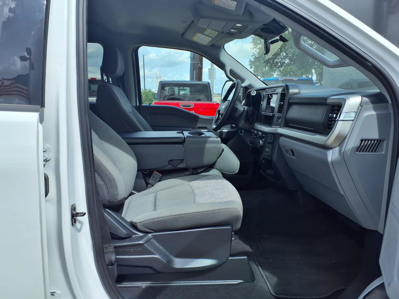 2025 Ford F-250SD XLT 4X4 POWER STROKE DIESEL