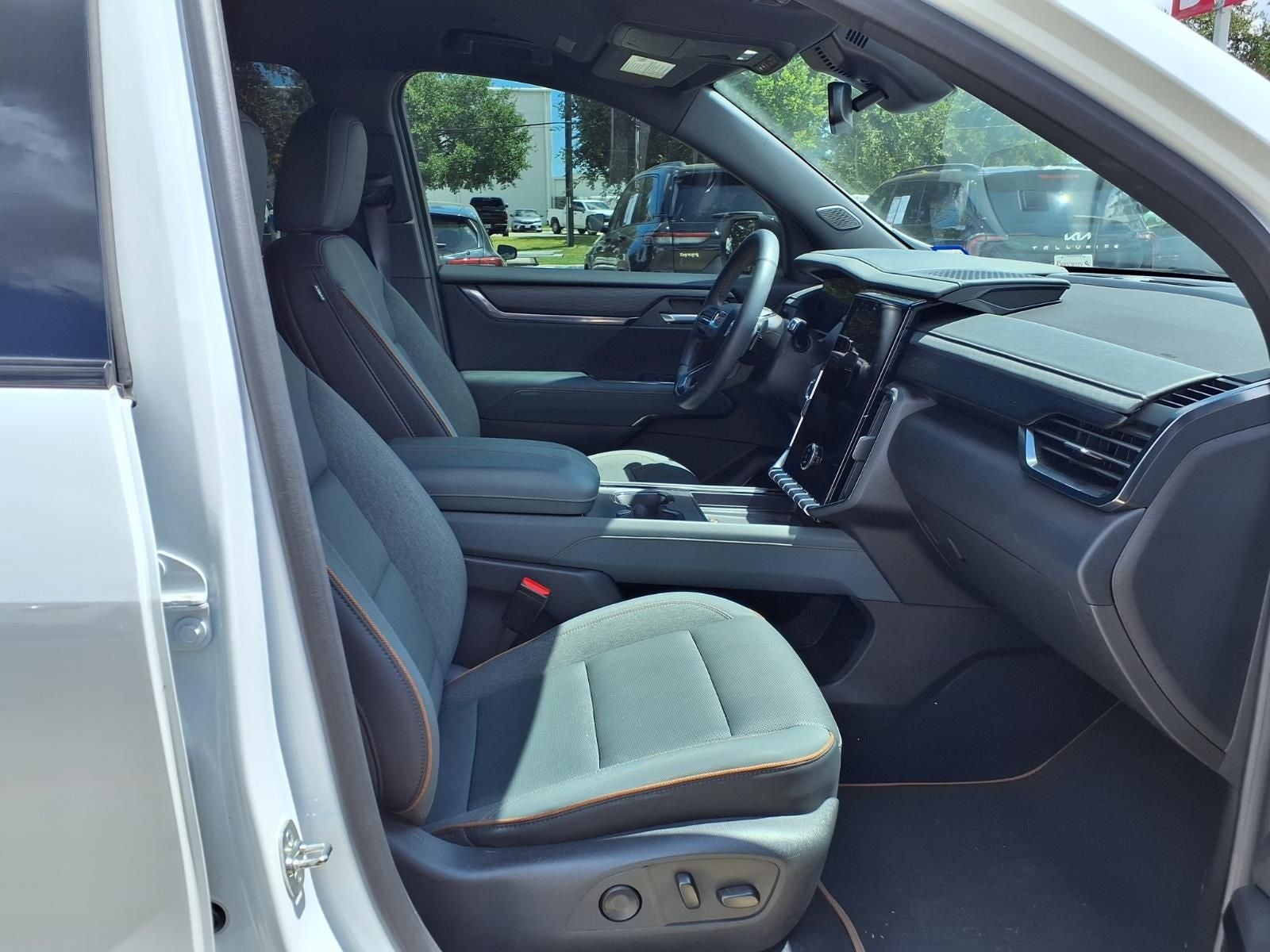 2025 GMC Acadia AT4 AWD