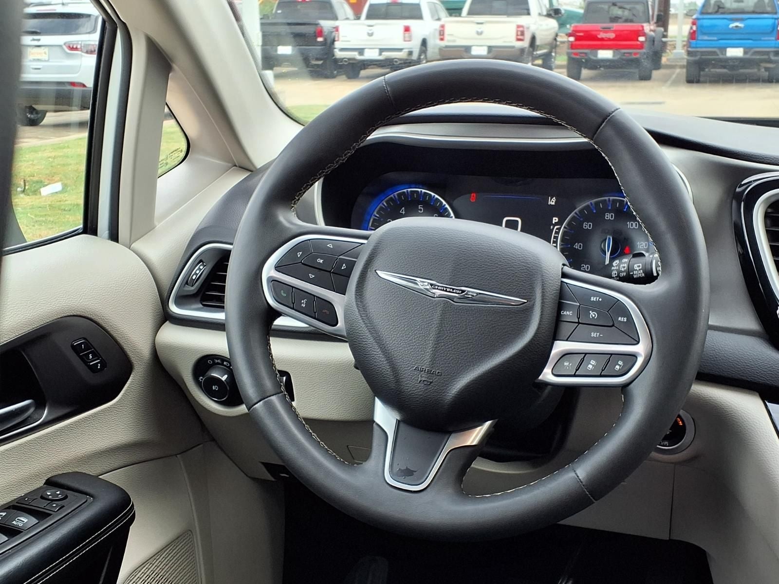 2023 Chrysler Pacifica Touring L BLIND-SPOT