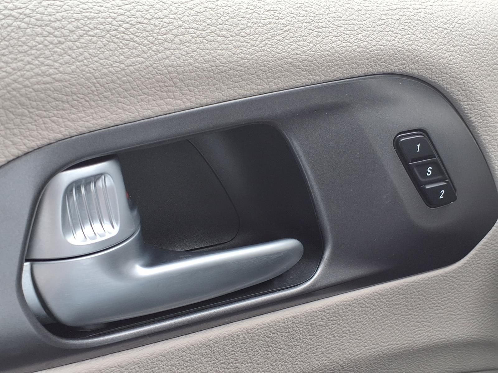 2024 Chrysler Pacifica Touring L STOW 'N GO®
