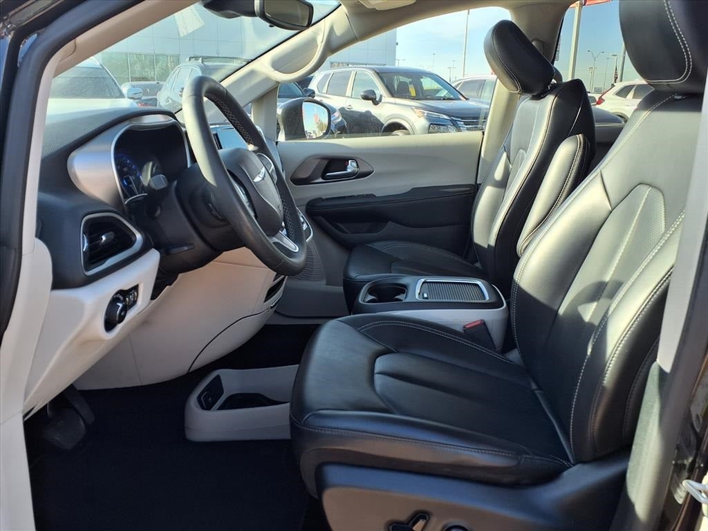 2023 Chrysler Pacifica Touring L BLIND SPOT