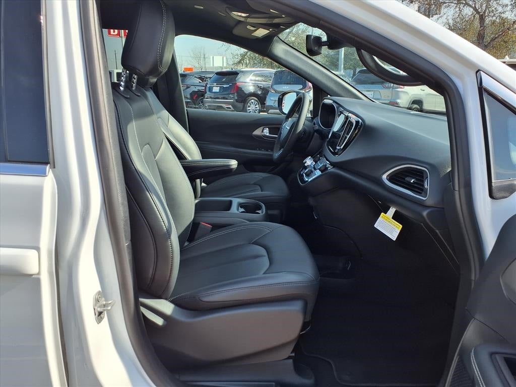 2025 Chrysler Pacifica Select APPLE CARPLAY & ANDROID AUTO