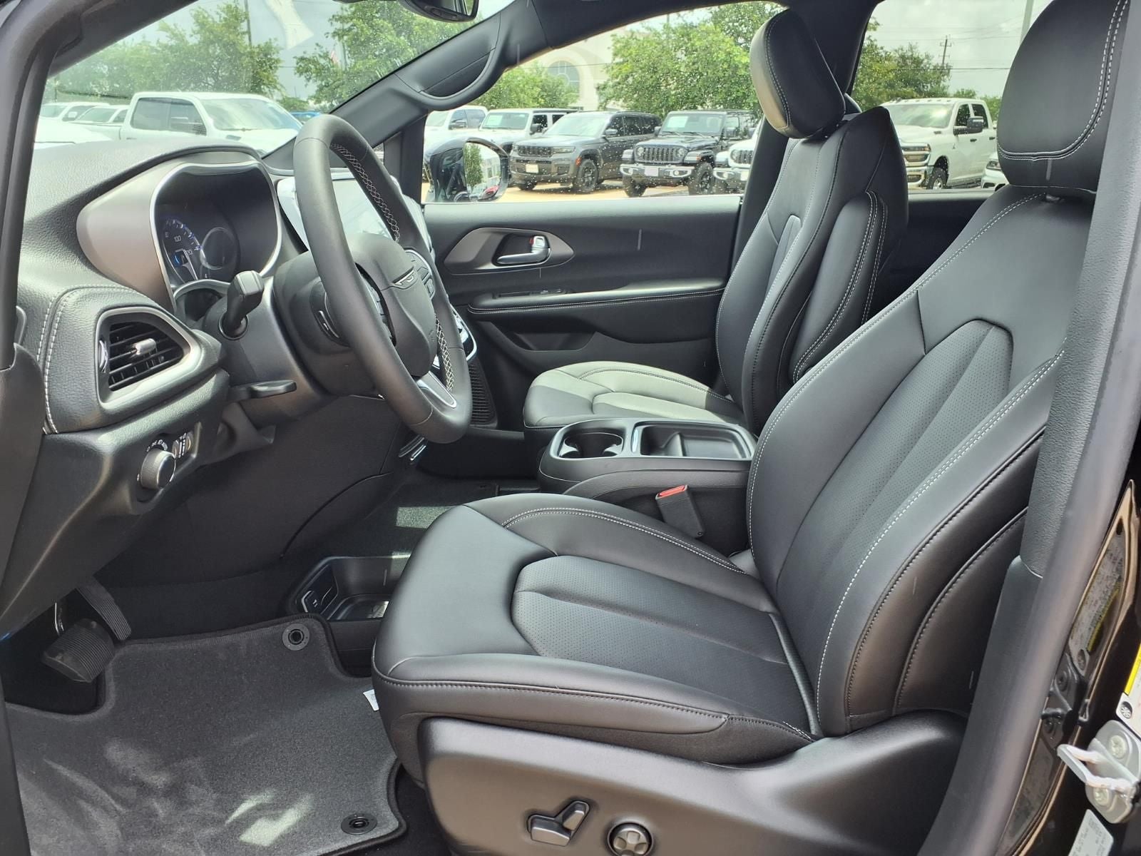 2027 Chrysler Pacifica Select