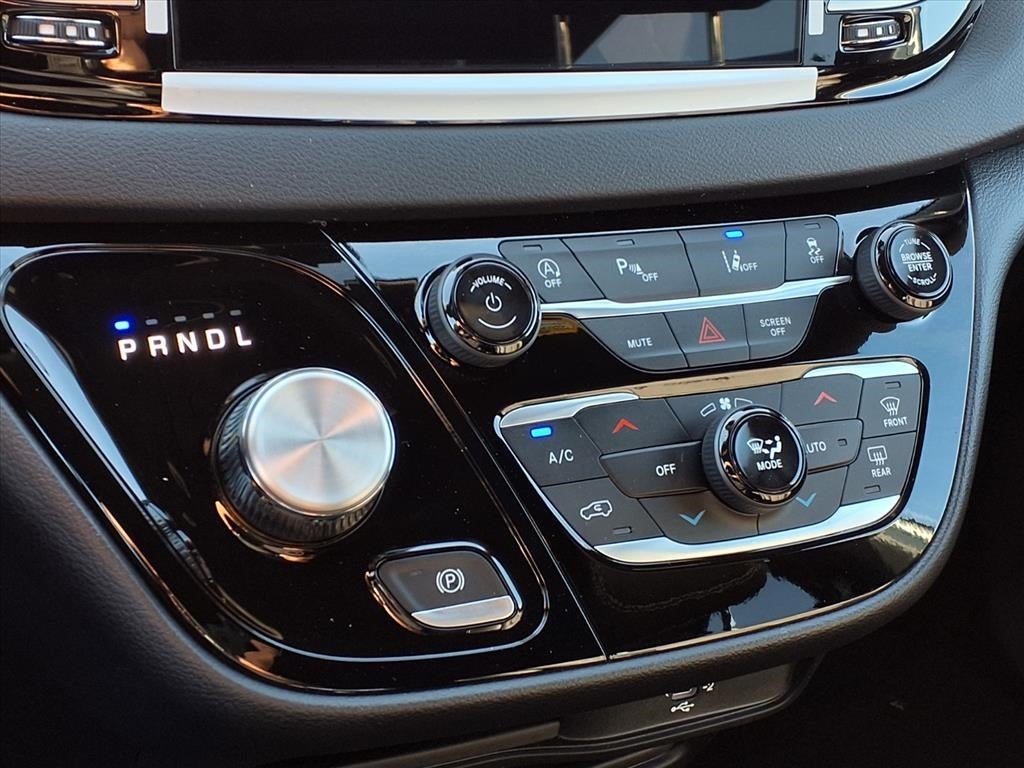 2026 Chrysler Voyager LX