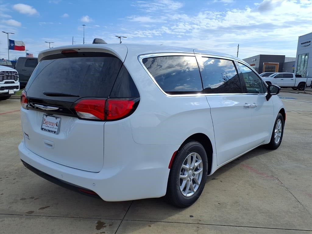 2026 Chrysler Voyager LX