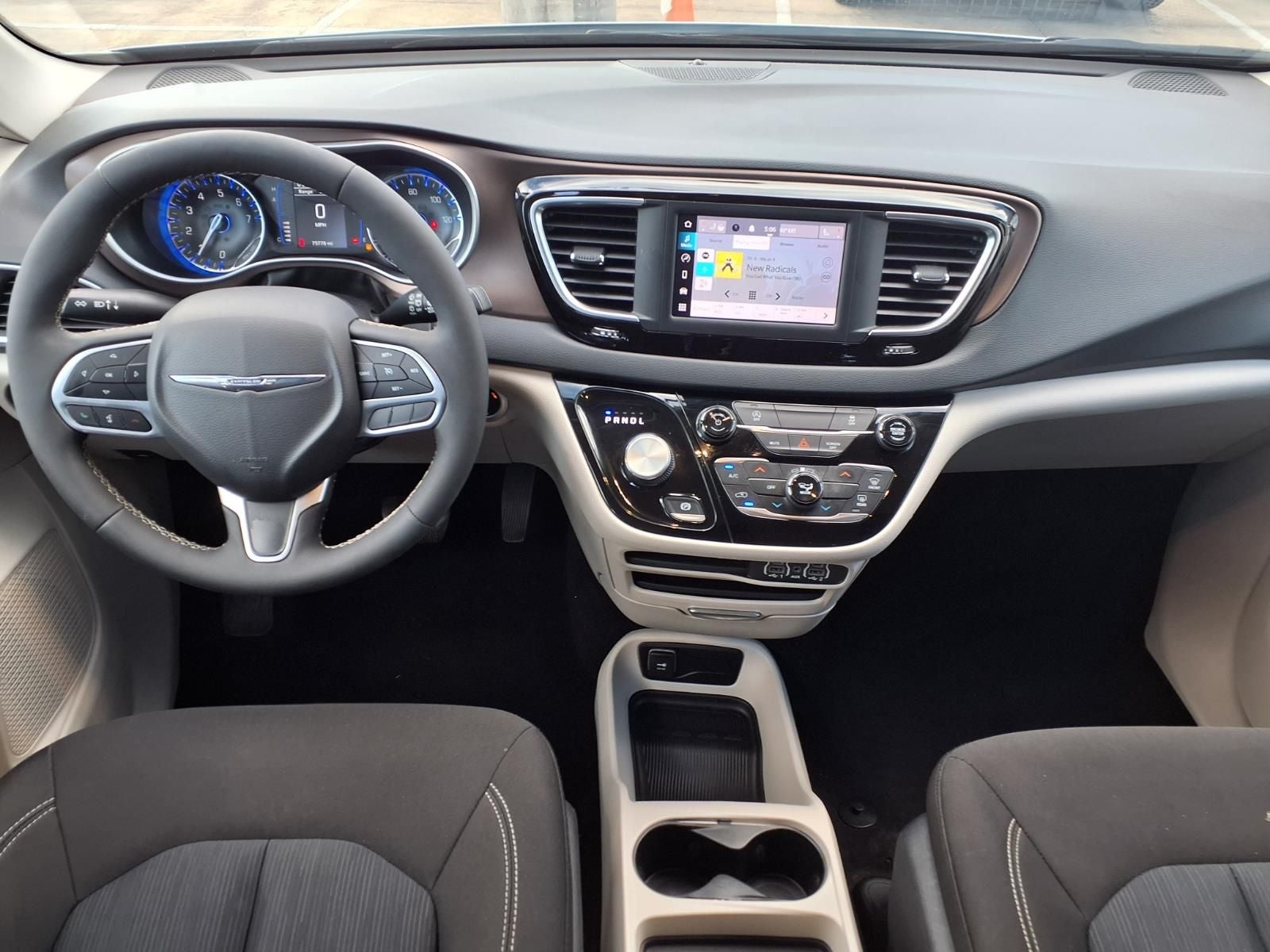 2022 Chrysler Voyager LX