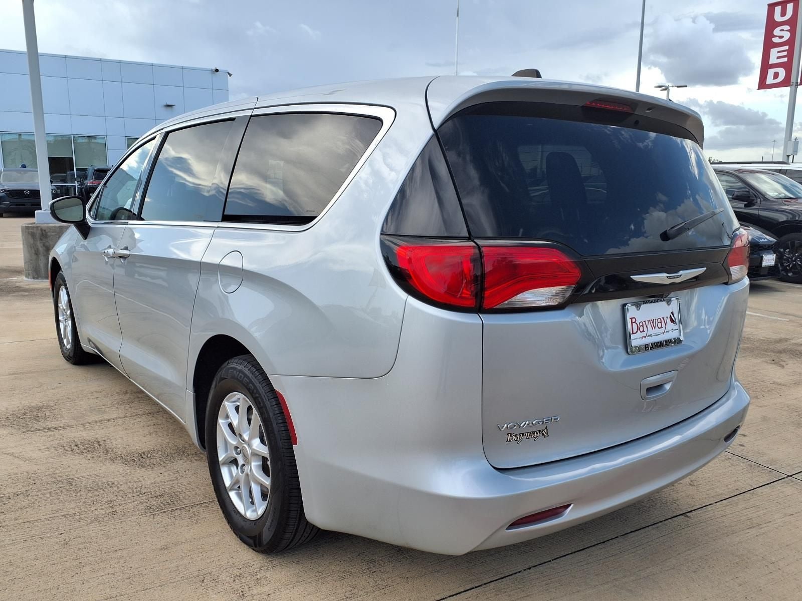 2022 Chrysler Voyager LX