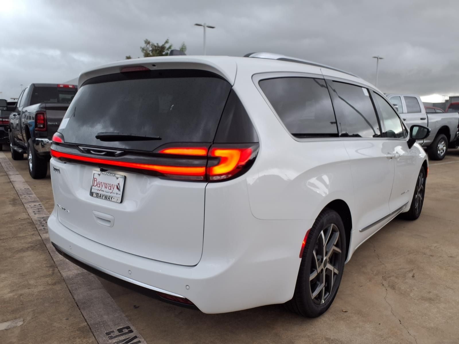 2027 Chrysler Pacifica Pinnacle