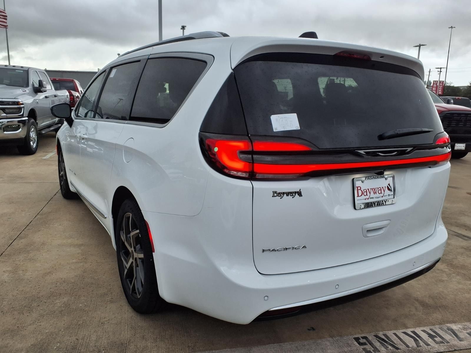 2027 Chrysler Pacifica Pinnacle