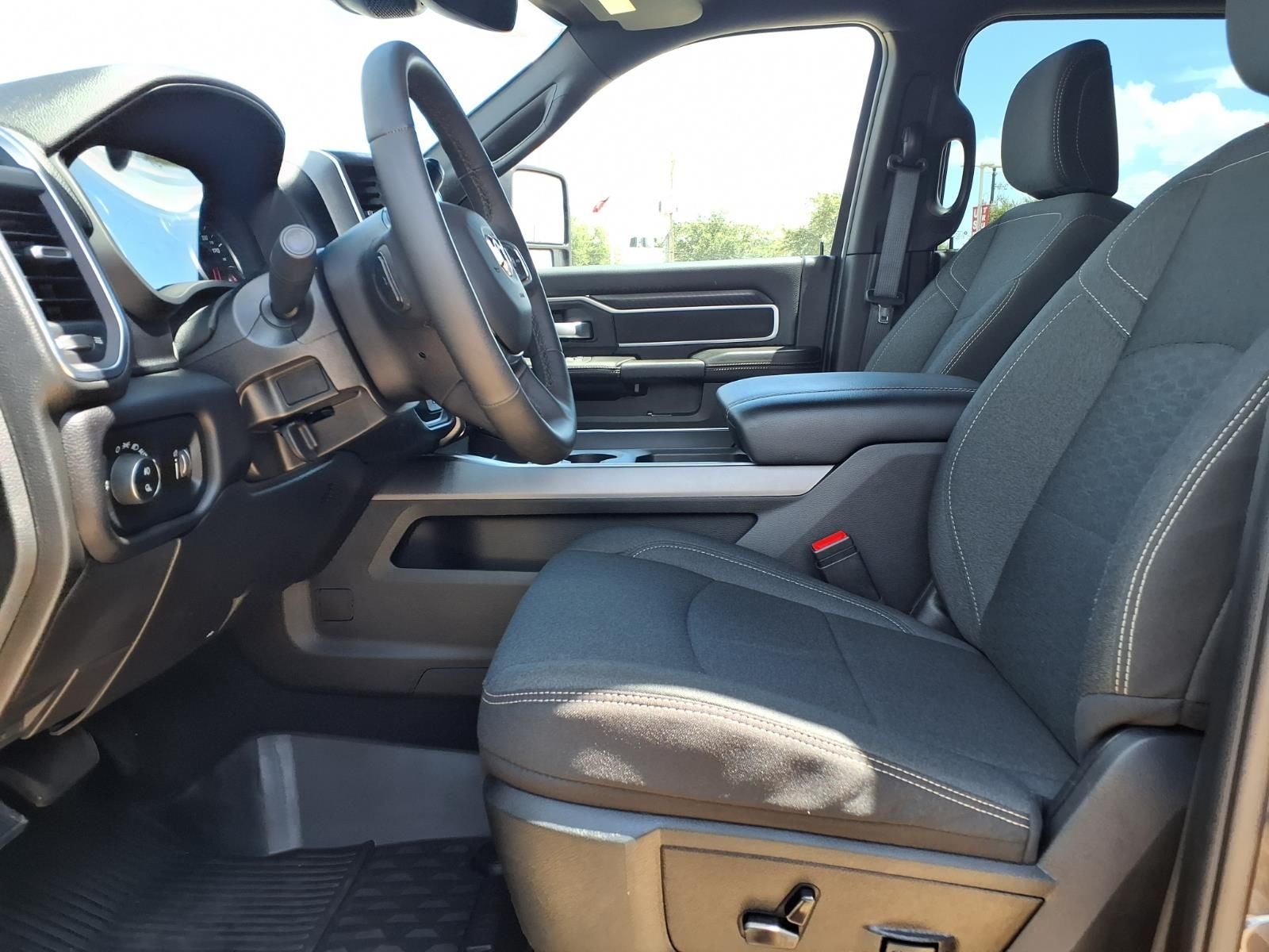 2025 RAM 3500 Big Horn DUALLY 4X4
