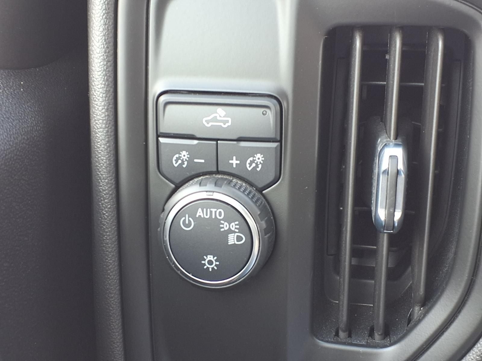 2023 Chevrolet Silverado 1500 Custom CONVENIENCE & VALUE PKG