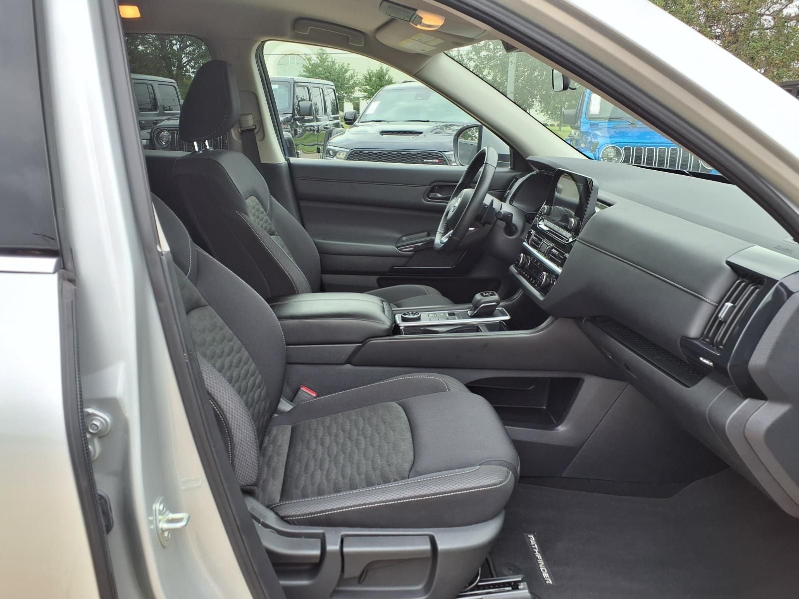 2025 Nissan Pathfinder SV 4WD