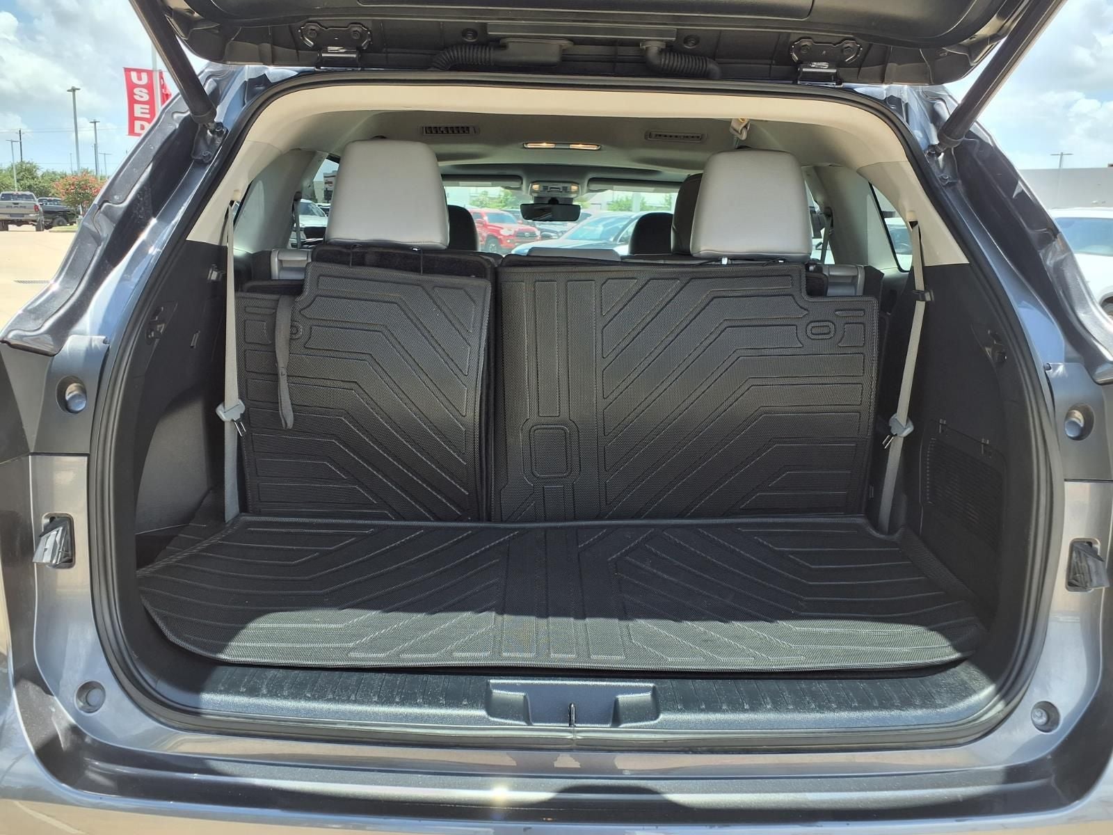 2022 Toyota Highlander XLE PROTECTION PKG