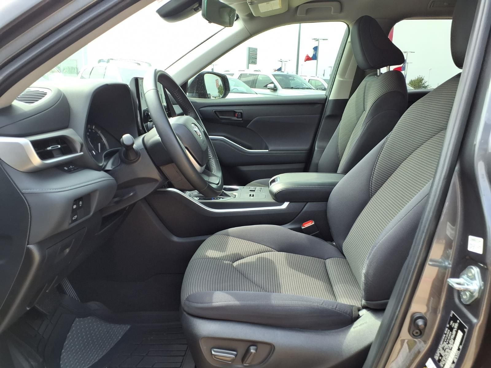 2024 Toyota Highlander LE PCS/LCA/LTA