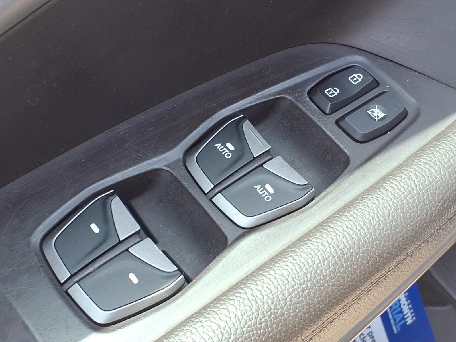 2017 Hyundai Santa Fe Limited Ultimate BLIND-SPOT