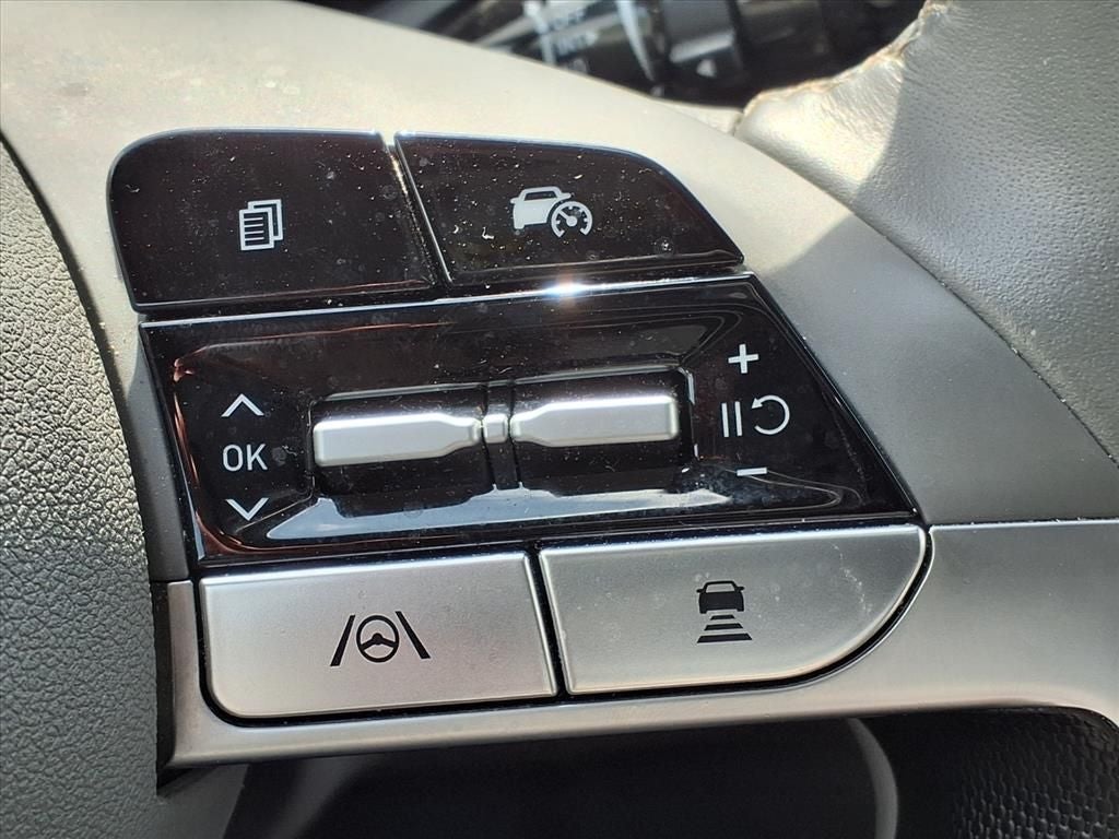 2025 Hyundai Elantra SEL Convenience ULTIMATE RED