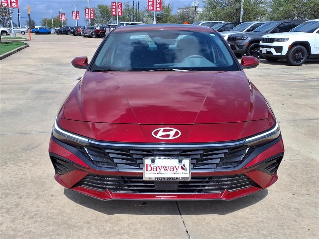 2025 Hyundai Elantra SEL Convenience ULTIMATE RED