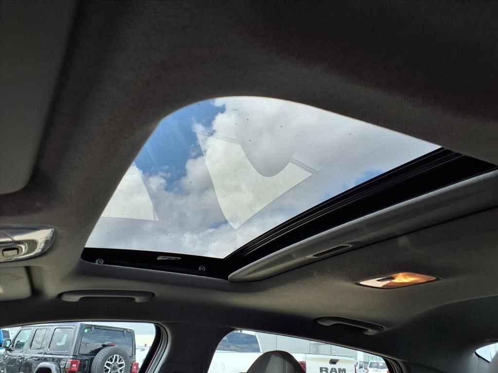 2025 Hyundai Elantra SEL Convenience ULTIMATE RED