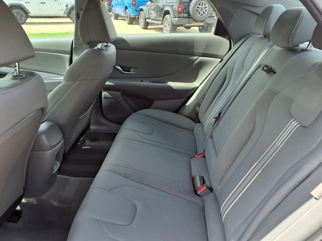 2025 Hyundai Elantra SEL Convenience ULTIMATE RED