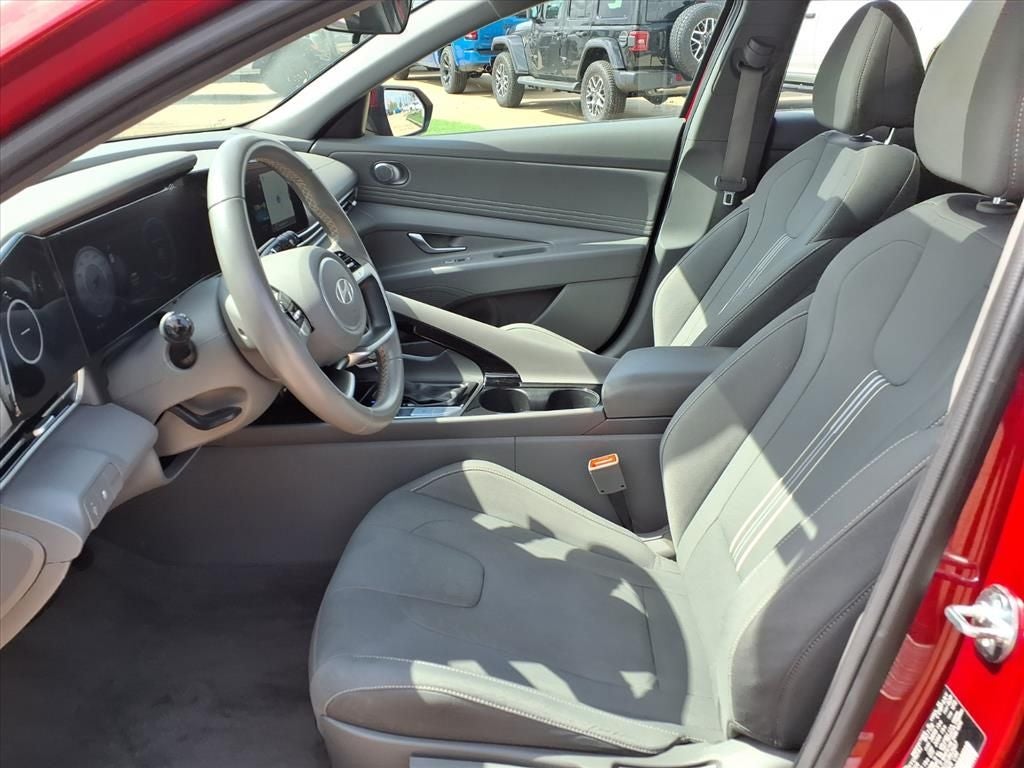 2025 Hyundai Elantra SEL Convenience ULTIMATE RED