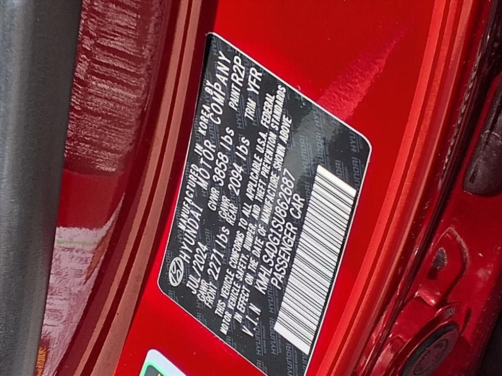 2025 Hyundai Elantra SEL Convenience ULTIMATE RED