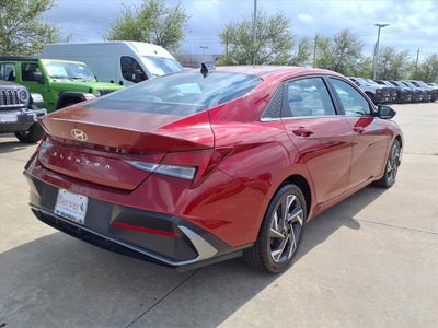 2025 Hyundai Elantra SEL Convenience ULTIMATE RED