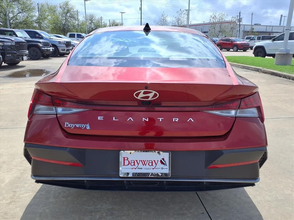 2025 Hyundai Elantra SEL Convenience ULTIMATE RED
