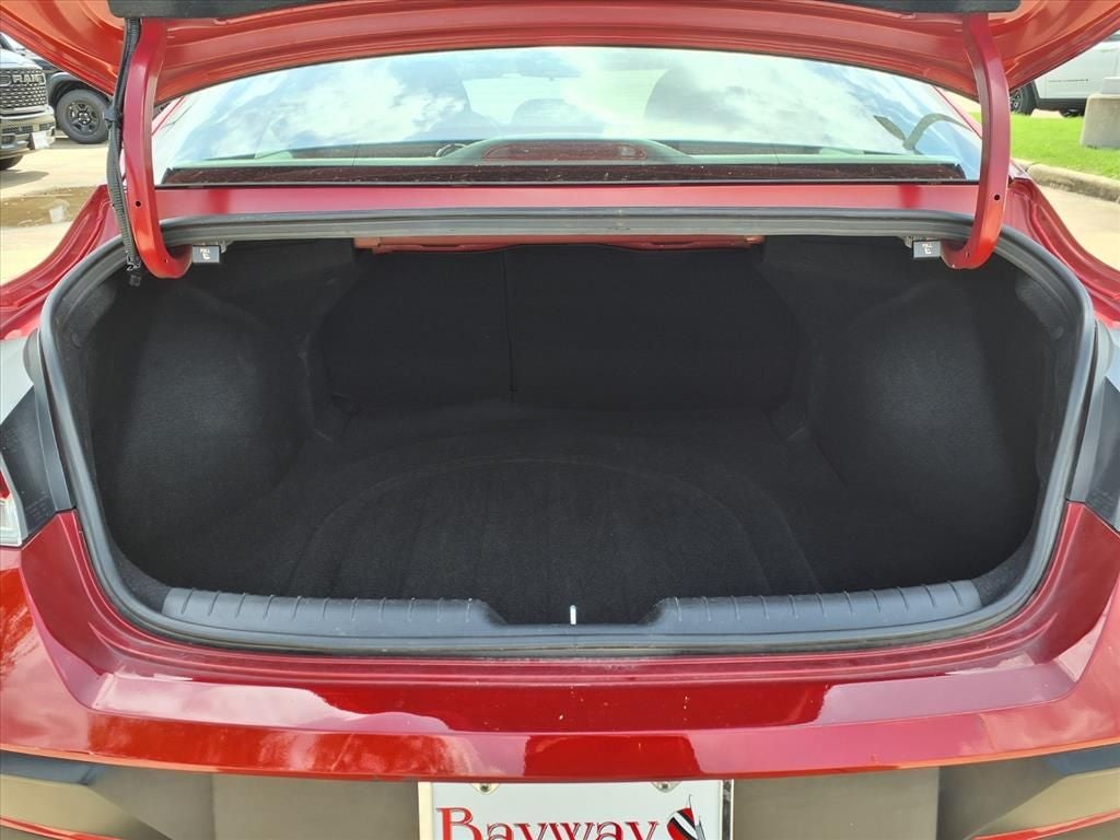 2025 Hyundai Elantra SEL Convenience ULTIMATE RED