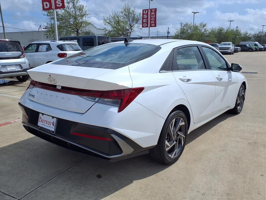 2025 Hyundai Elantra SEL Convenience SERENITY WHT