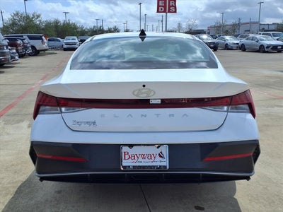 2025 Hyundai Elantra SEL Convenience SERENITY WHT
