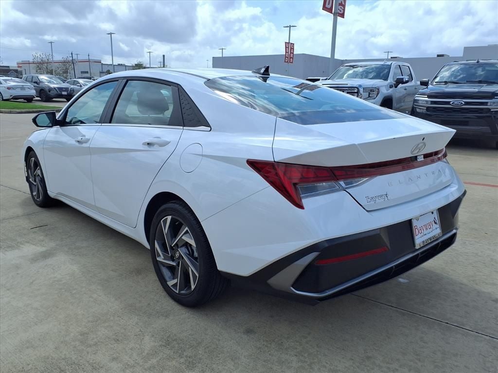 2025 Hyundai Elantra SEL Convenience SERENITY WHT